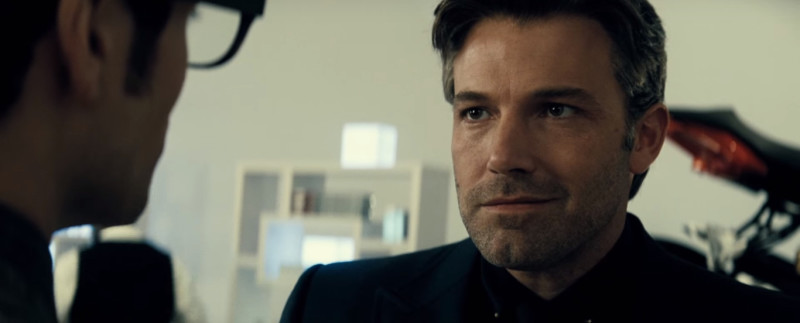 Bruce Wayne vai em direção ao perigo em novo vídeo de Batman V. Superman