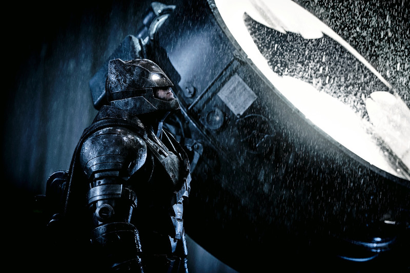 Jeremy Irons diz que o Batman de Ben Affleck está "extraordinário"