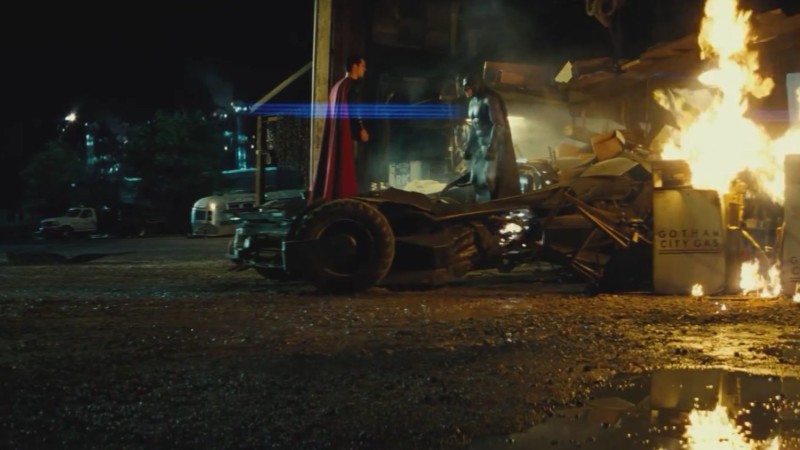 Que tal uma versão 1995 do trailer de Batman V. Superman