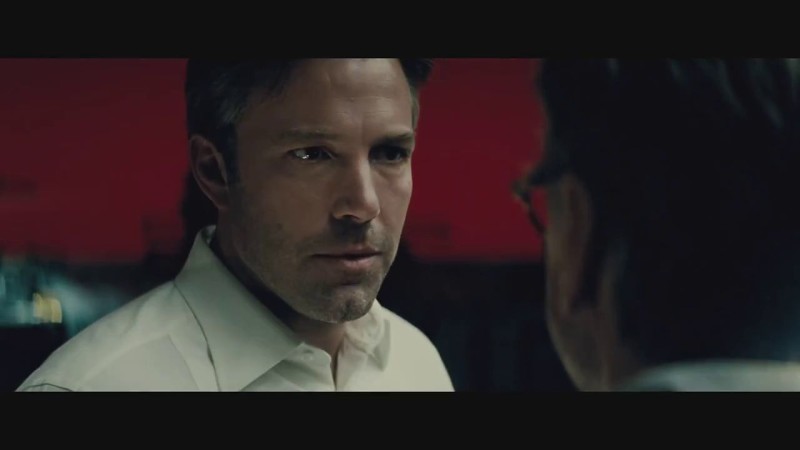 Novo vídeo de Batman V. Superman mostra Bruce Wayne e Alfred falando sobre Guerra