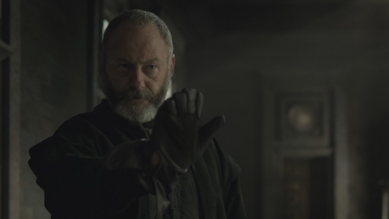 [SPOILER] Descubra o que 'Ser Davos' estava fazendo com aquela espada no trailer da 6ª Temporada de Game Of Thrones