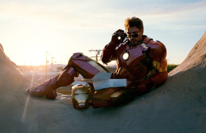 Chris Evans e Robert Downey J. travam uma batalha pela última rosquinha