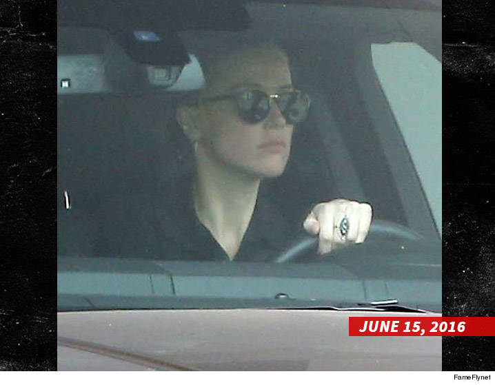 0616-amber-heard-driving-fameflynet-3-186312