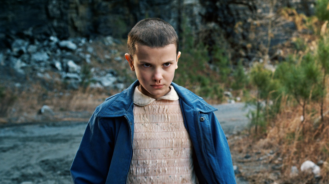 Millie Bobby Brown, a 11 de Stranger Things, mostra como foi raspar a cabeça para a série