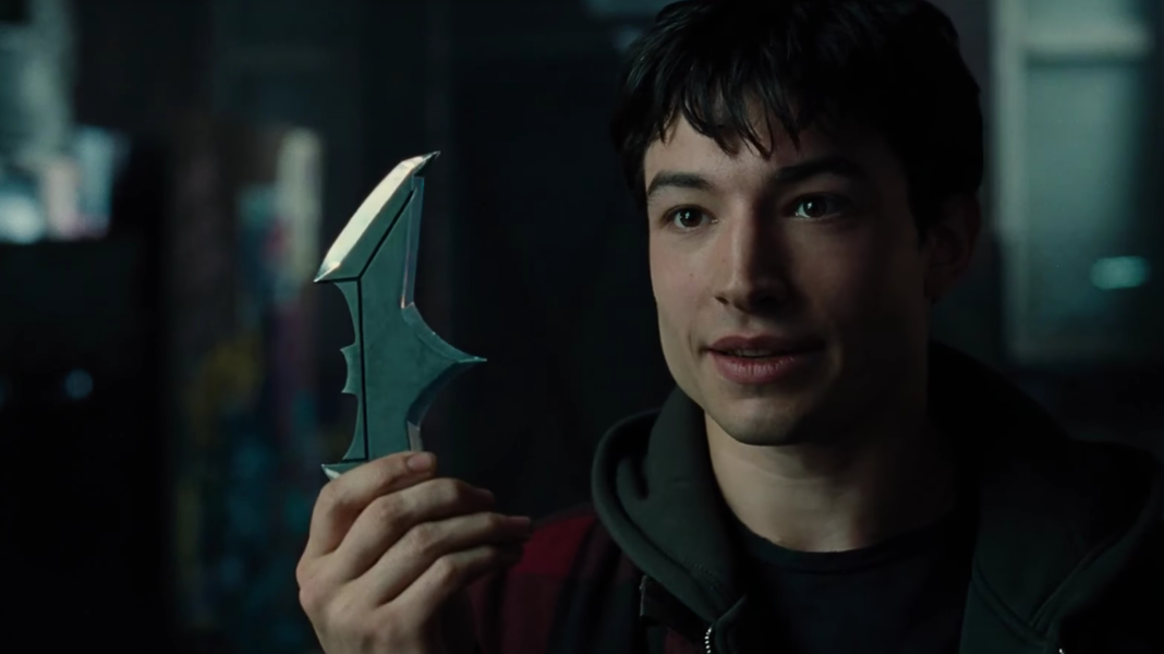 Ezra Miller diz que críticas negativas de Esquadrão Suicida "motivam" o elenco de Liga da Justiça