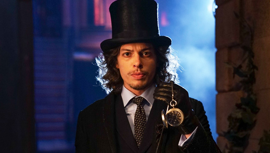 Gotham | Liberada a primeira imagem do Chapeleiro Maluco na série