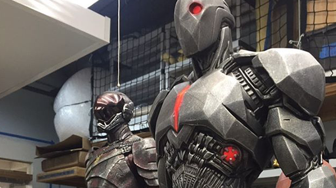 Imagem revela traje de viagem no tempo do Flash e armadura não utilizada do Ciborgue em Batman vs Superman