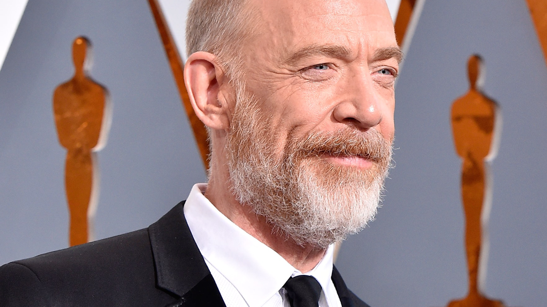 J.K. Simmons fala sobre o seu papel como o Comissário Gordon em Liga da Justiça