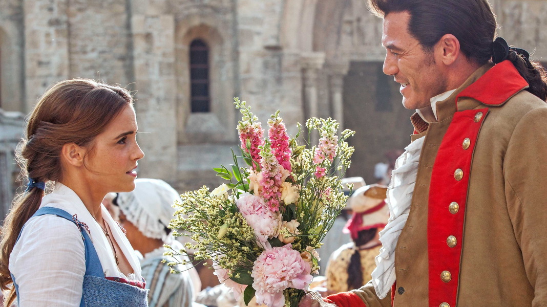 A Bela e a Fera | Lançada nova imagem de Bela interagindo com Gaston
