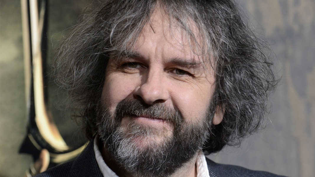 Confira a incrível coleção de Peter Jackson com acessórios de diversos filmes