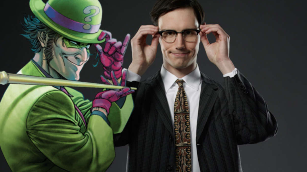 Gotham | Charada usa o seu icônico terno verde no novo vídeo promocional da série