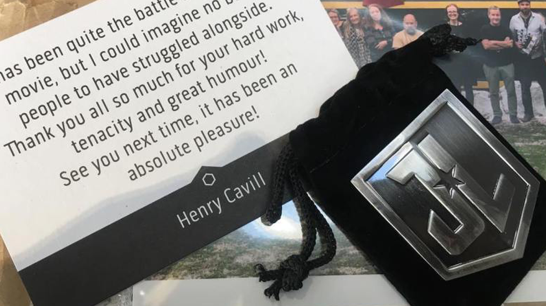 Henry Cavill mandou nota de agradecimento e brindes para a equipe de Liga da Justiça