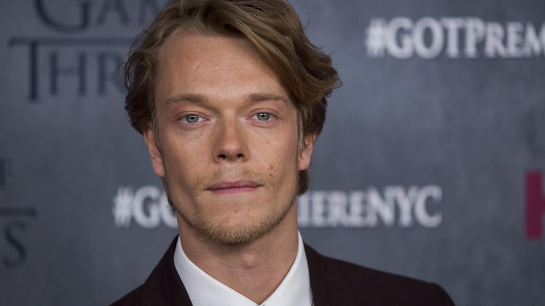 Alfie Allen entra para o elenco do reboot de O Predador