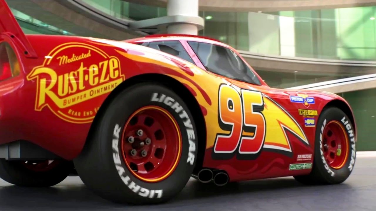 Relâmpago McQueen está em grande perigo em novo trailer de Carros 3