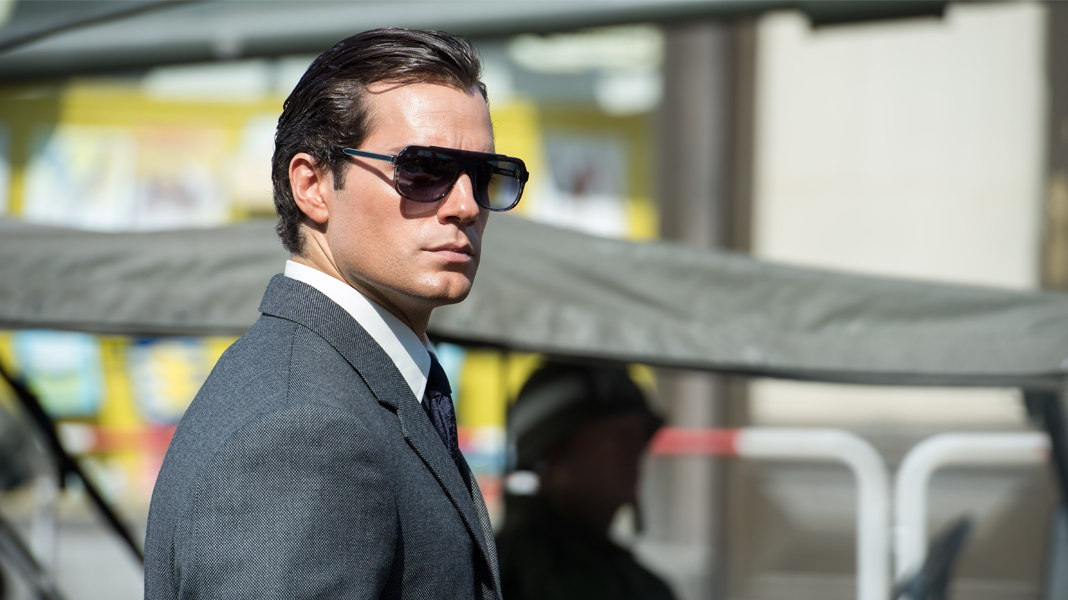 Henry Cavill aparece com novo visual no set de Missão: Impossível 6
