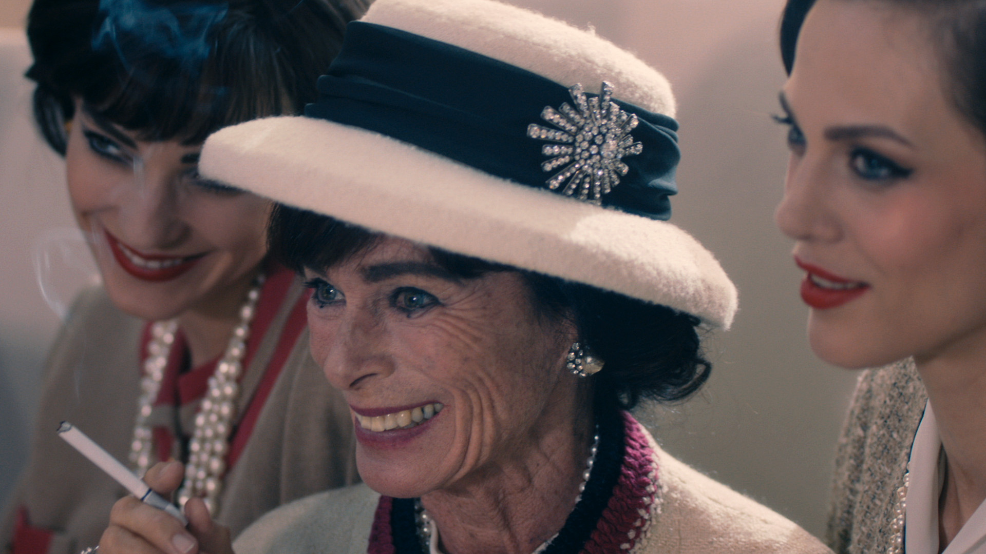 Filha de Charlie Chaplin é confirmada em Jurassic World 2