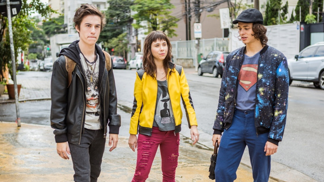 Primeira série nacional da Warner, Manual para se Defender de Aliens, Ninjas e Zumbis estreia no canal