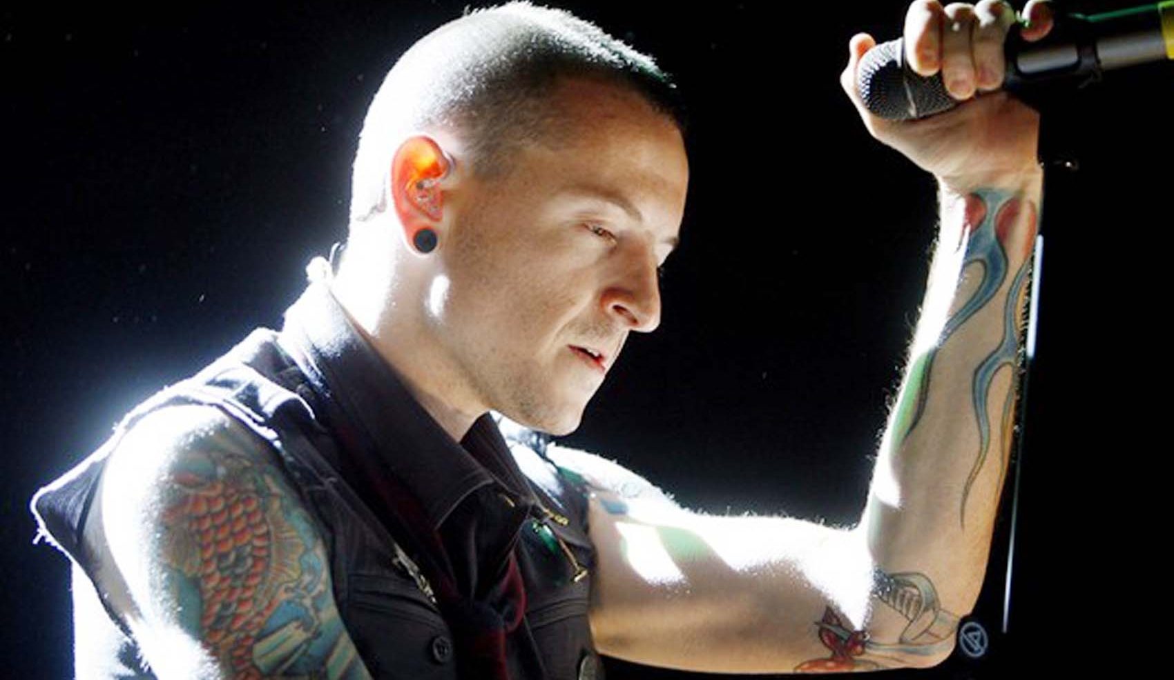 Chester Benington, vocalista do Linkin Park, morre aos 41 anos