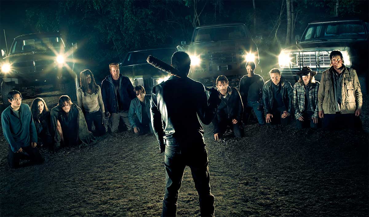 Primeira imagem oficial da 8ª temporada de The Walking Dead mostra reencontro de personagens queridos dos fãs