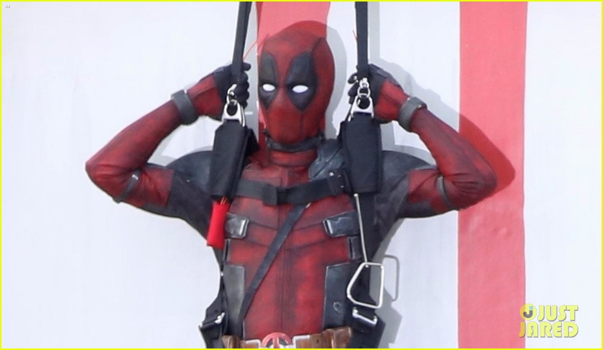 Deadpool 2 | Mercenário aparece usando paraquedas em imagens dos bastidores