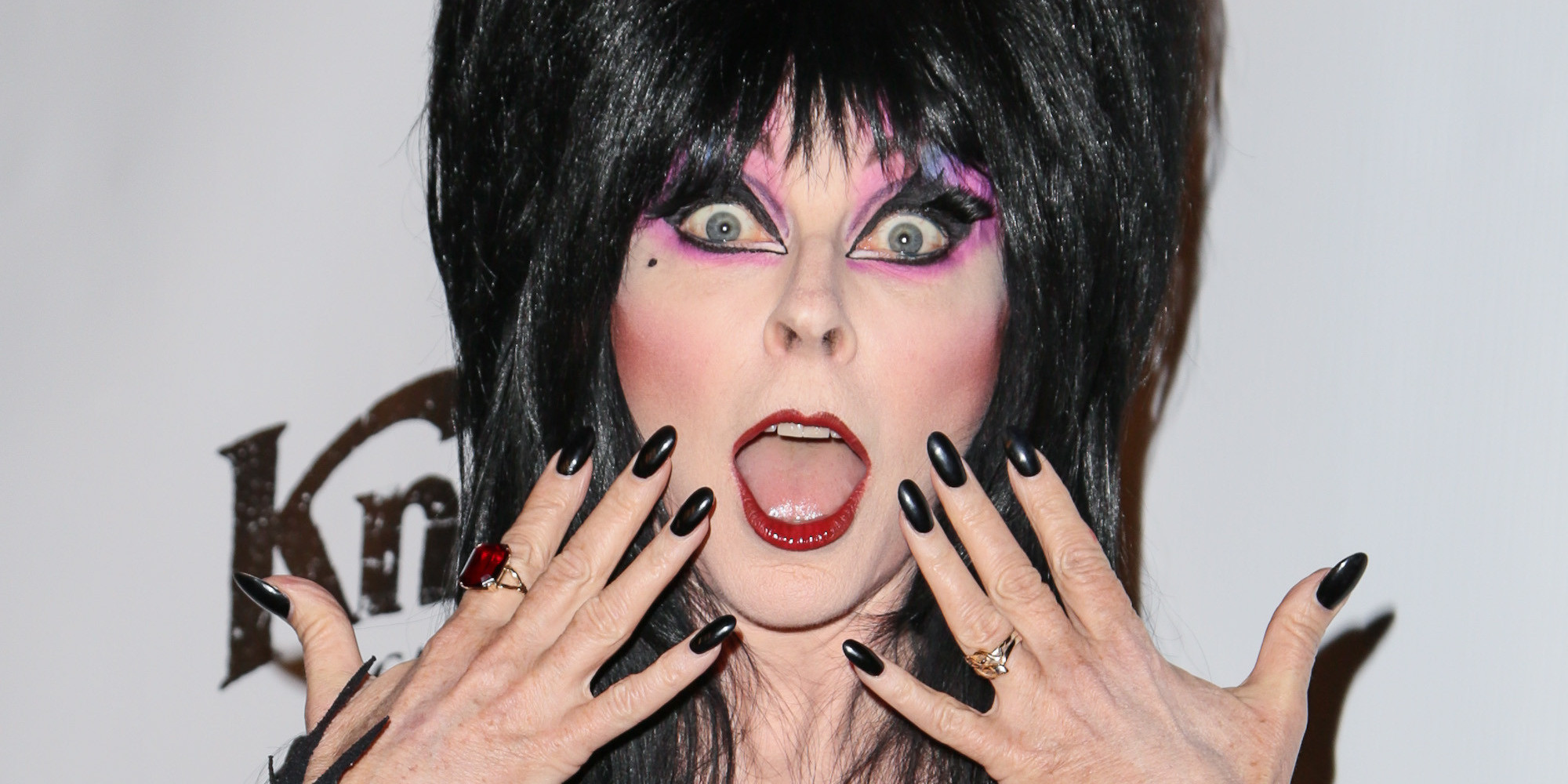 Cassandra Peterson anuncia aposentadoria