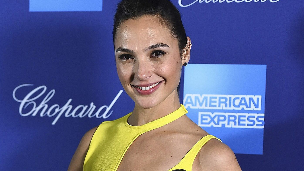 Gal Gadot agradece Zack Snyder por salvar sua carreira