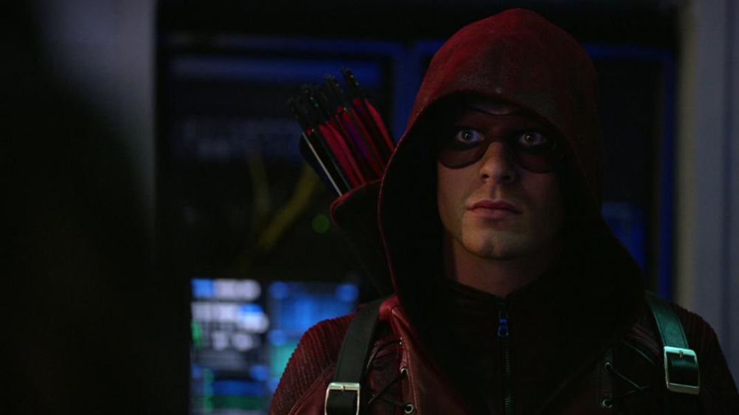 Arrow | Novas imagens mostram o retorno de Roy Harper