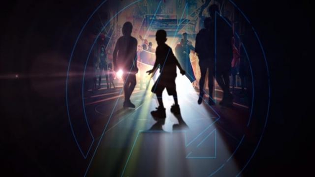 Área temática da Marvel nos parques Disney pode ter revelado o novo uniforme do Homem-Aranha