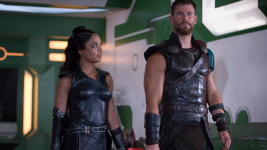 Homens de Preto | Tessa Thompson irá estrelar o filme derivado ao lado de Chris Hemsworth