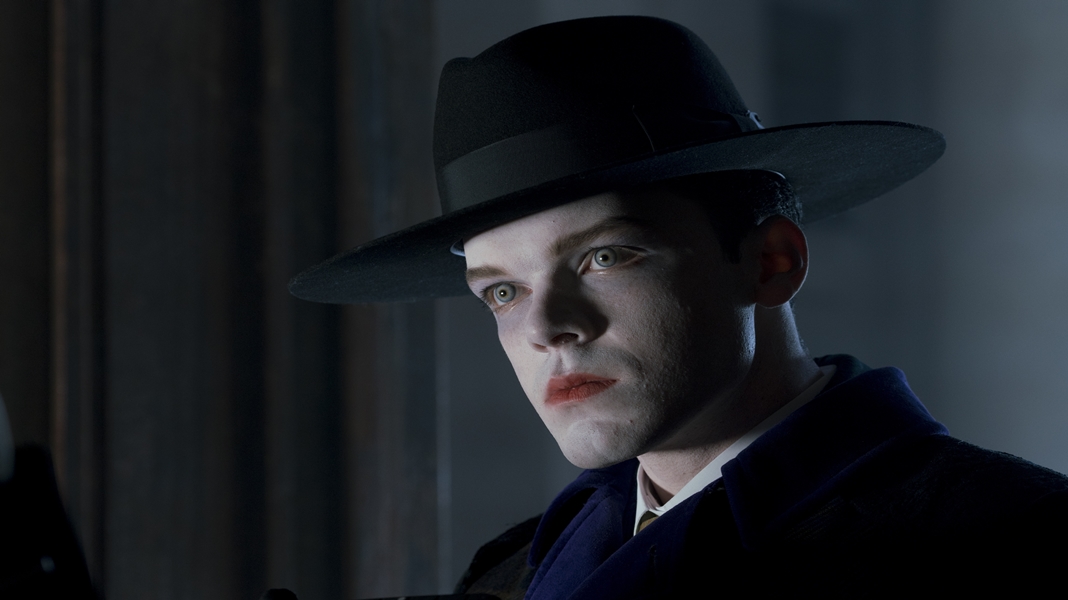 Gotham | 'O Coringa chegou' em novas fotos e vídeo do próximo episódio