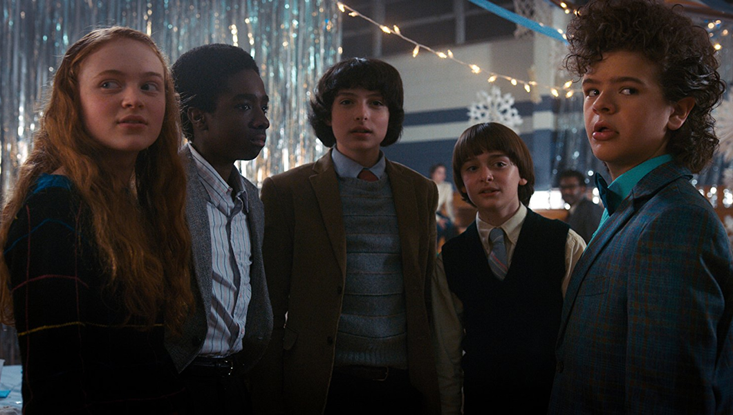 Stranger Things | Novas fotos do set da terceira temporada mostram as crianças se divertindo