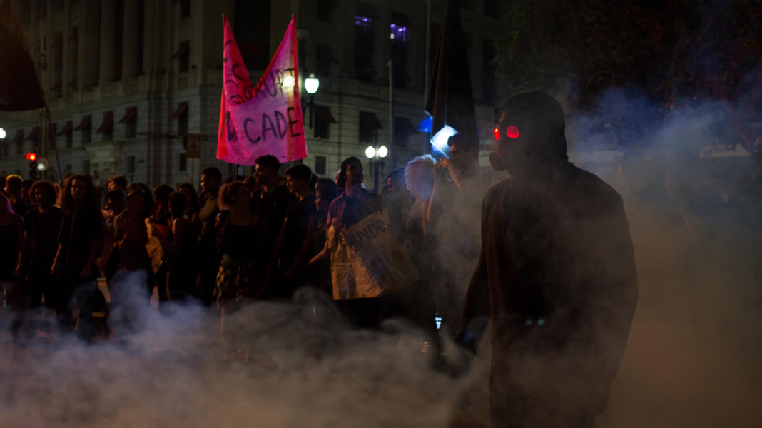 O Doutrinador | Anti-herói brasileiro invade o Palácio do Governo em novo clipe