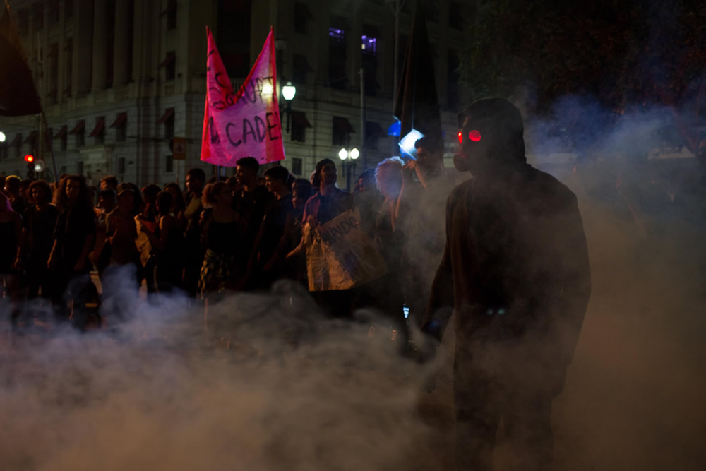 O Doutrinador | Anti-herói brasileiro invade o Palácio do Governo em novo clipe