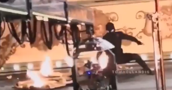 Homem-Aranha: Longe de Casa | Herói aparece com uniforme furtivo em vídeo dos bastidores