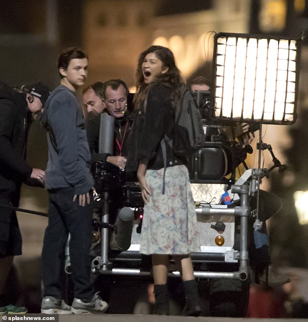 Homem-Aranha: Longe de Casa | Peter Parker aparece ao lado de Michelle em imagens dos bastidores