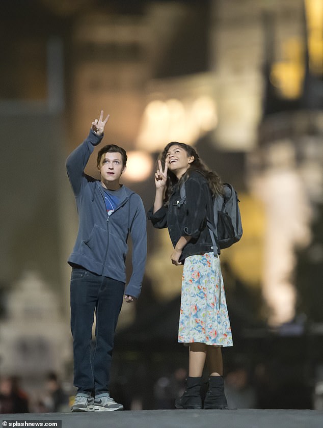 Homem-Aranha: Longe de Casa | Peter Parker aparece ao lado de Michelle em imagens dos bastidores