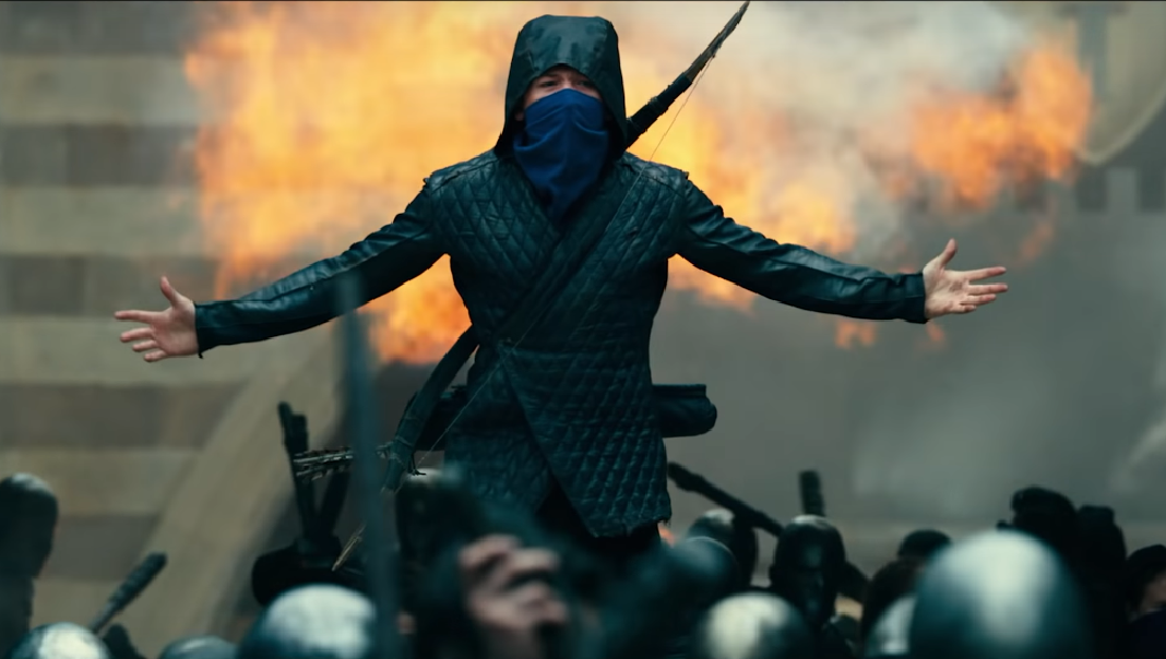 Robin Hood - A Origem | Taron Egerton planeja um grande roubo no trailer final do longa