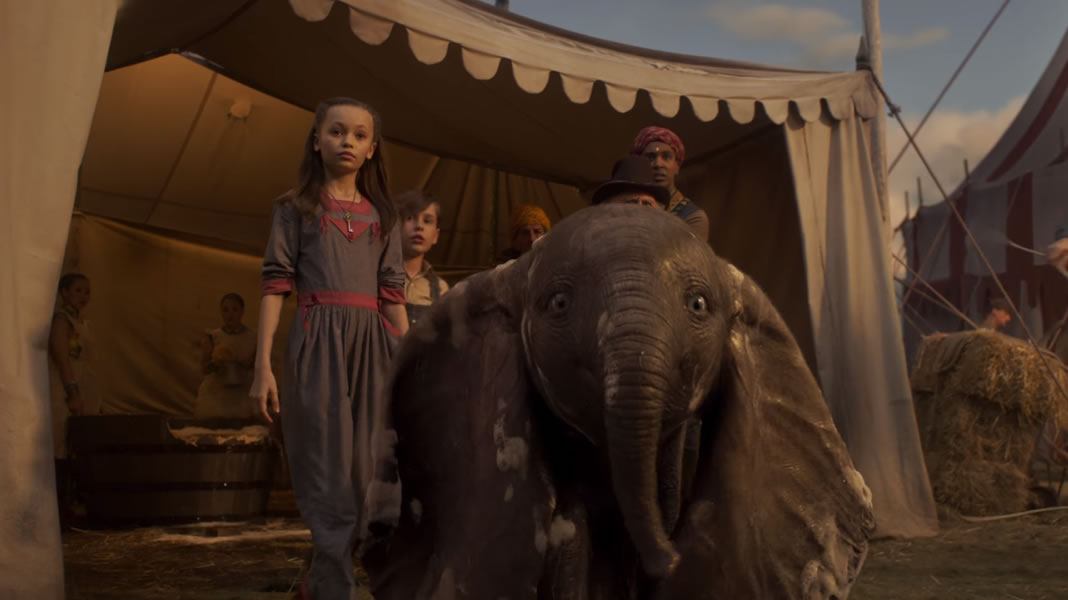 Dumbo | Nova imagem do filme mostra o elefante voando