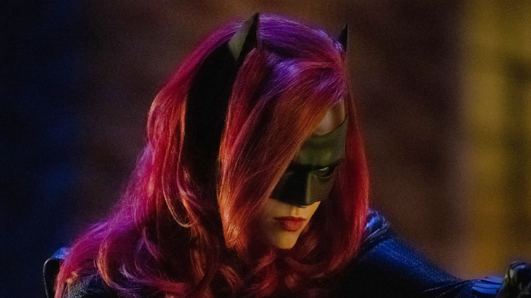 Elseworlds | Ruby Rose aparece como Batwoman em nova imagem do crossover