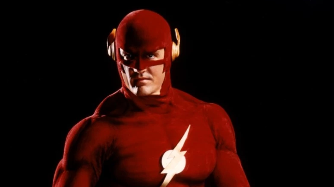 Elseworlds | Nova imagem destaca a participação do Flash dos anos 90