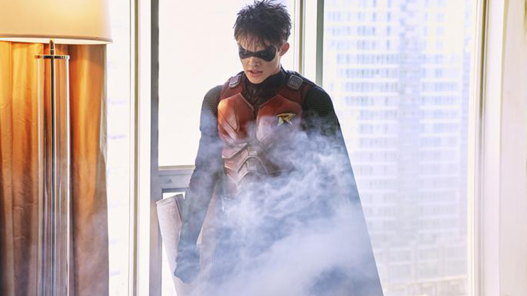Titãs | Imagens do próximo episódio mostram Jason Todd trajado como Robin!