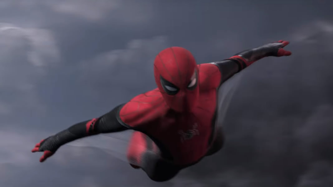 Homem-Aranha: Longe de Casa | Mystério aparece com uniforme completo em primeiro trailer do filme