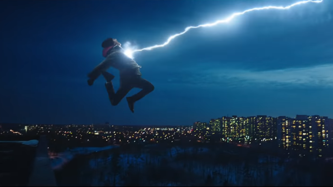 Shazam! | Herói compra cerveja em novo trailer do filme