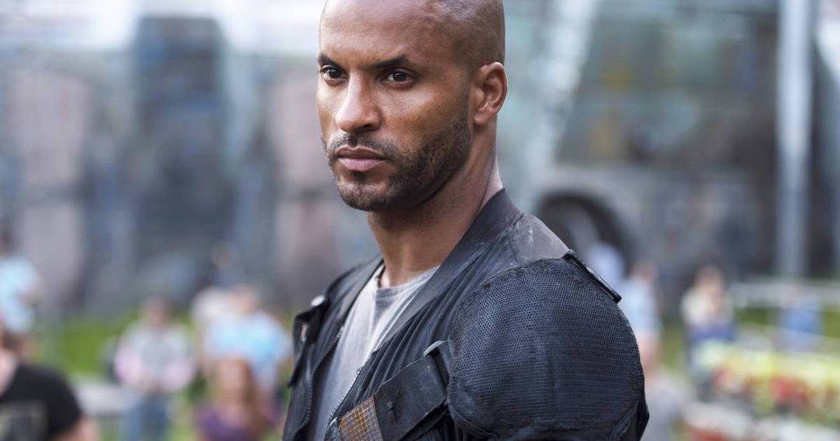 Ator de "American Gods" diz que teve conversas para interpretar o Lanterna Verde nos cinemas