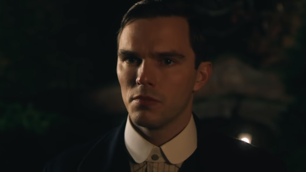 Tolkien | Filme baseado na vida do criador de "O Senhor dos Anéis" ganha trailer e pôster