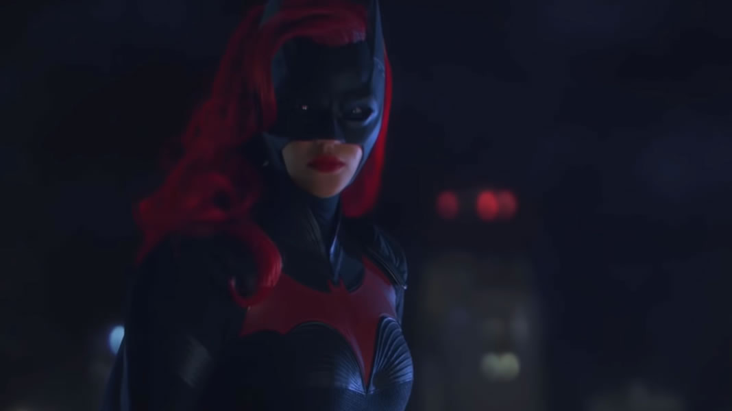 Batwoman | Heroína aparece vigiando Gotham em primeiro teaser da série solo