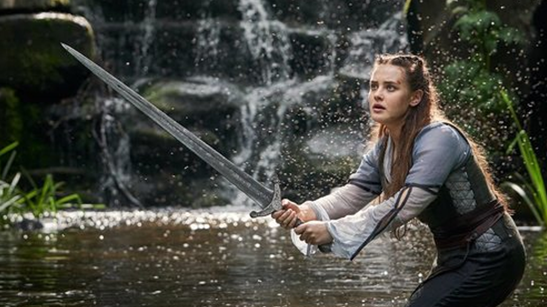 Cursed | Katherine Langford aparece como Nimue em primeira imagem da série de Frank Miller