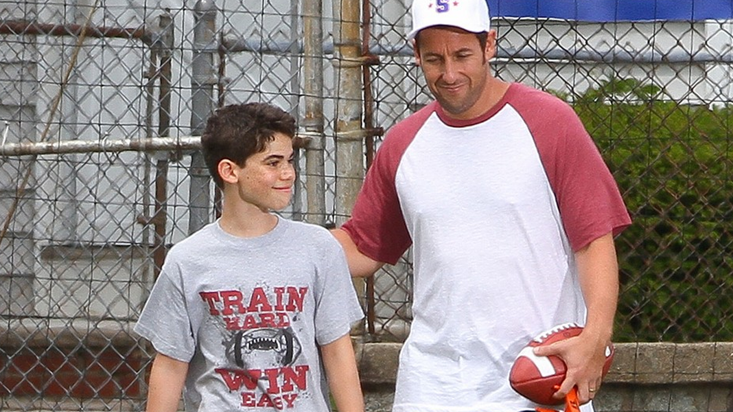Cameron Boyce, ator de "Gente Grande", morre aos 20 anos de idade
