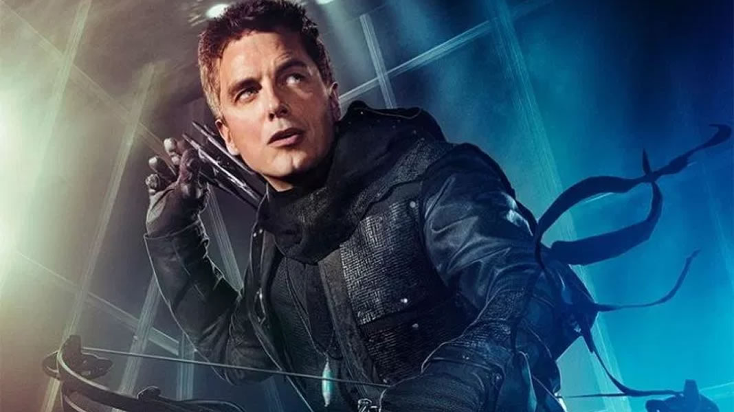 Arrow | John Barrowman, o Malcolm Merlyn, irá aparecer na temporada final da série