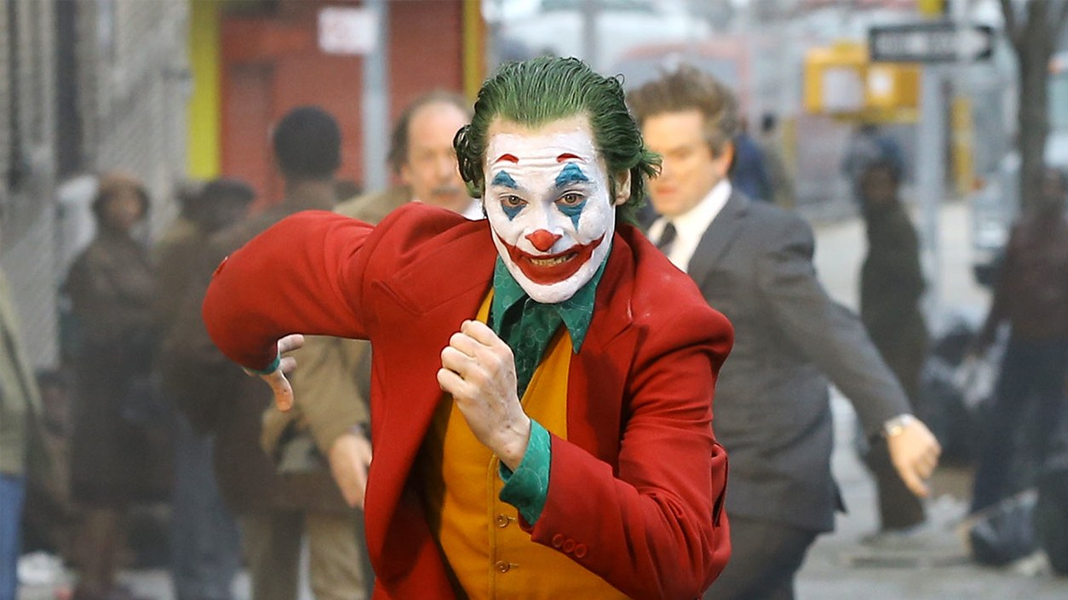 Coringa bate recorde de bilheterias em sua estreia nos cinemas brasileiros